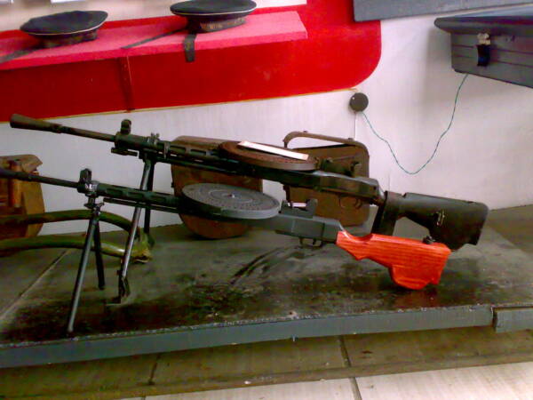 Scale -20% Degtyarev Machine Gun DP27, Soviet weapon of WWII